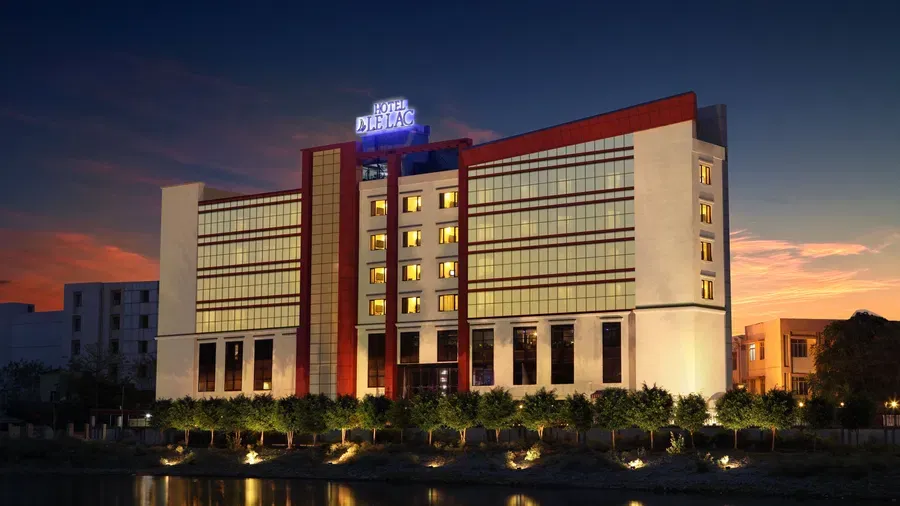 Hotel Le Lac Sarovar